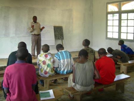 pygmy apiculture training - University of Butembo extension service
